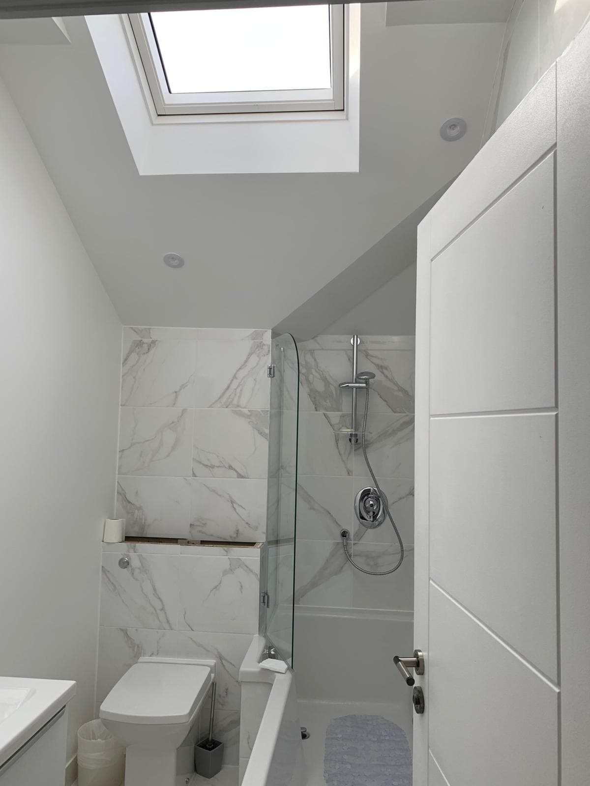 Bathrooms - Photo 13